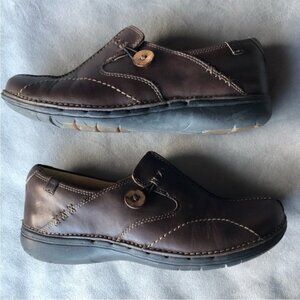 Clarks ~ Un Loop Slip On ~ Womens Size 8